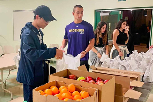 USF Tampa students participate in food drive