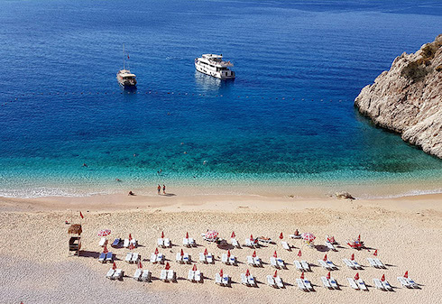 Skeletons and shells from an invasive species of foraminifera are helping build beaches like this one in the eastern Mediterranean Sea.